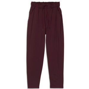 Lululemon women’s jogging/sweatpants. Size 4.